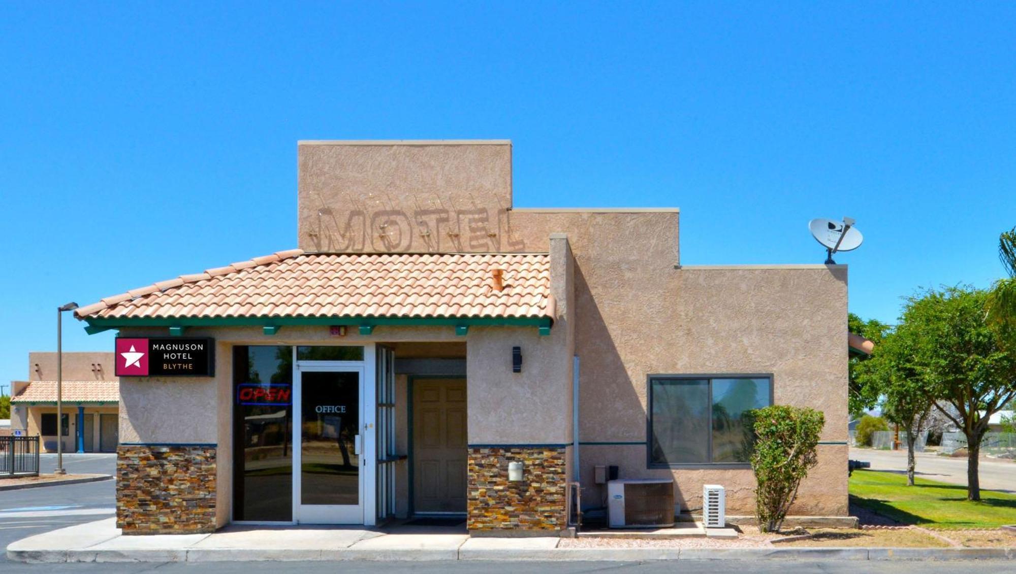 Magnuson Hotel Blythe Exterior photo